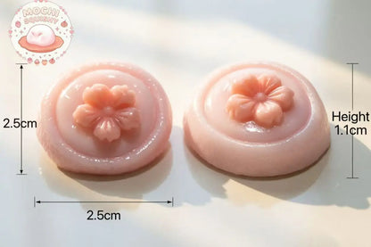Kawaii Mini Sakura-Topped Mochi Squishy - Realistic 3D Dessert Toy