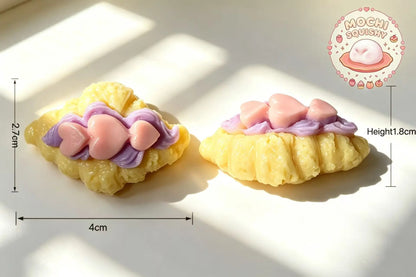 Kawaii Mini Heart-Topped Croissant Squishy - Realistic 3D Butter Pastry Toy